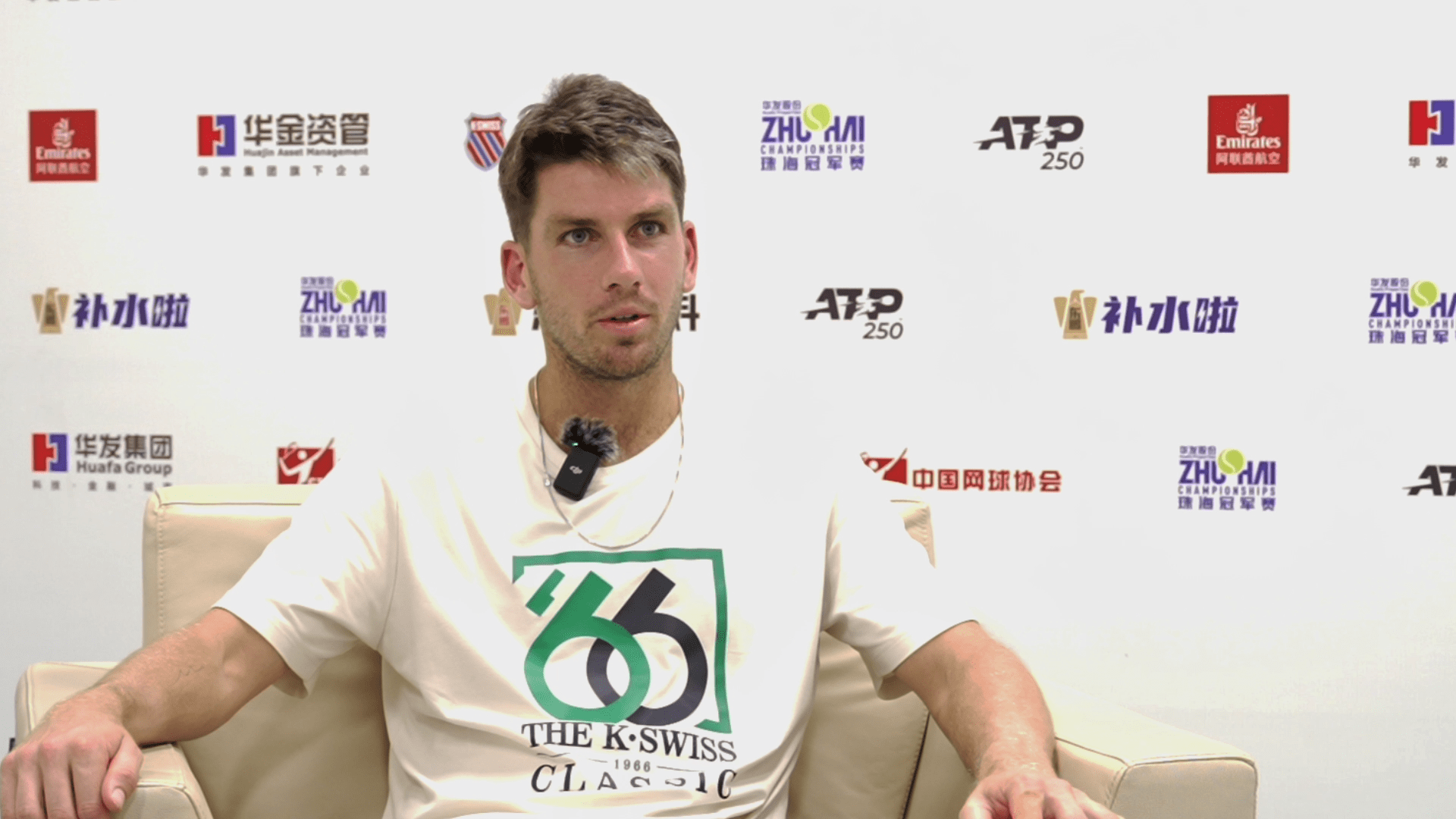 带着旗帜与 带着旗帜与